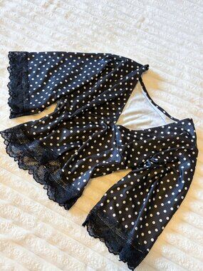 Black & White Polka Dot Batwing V-Neck Lace Hem Top Size M